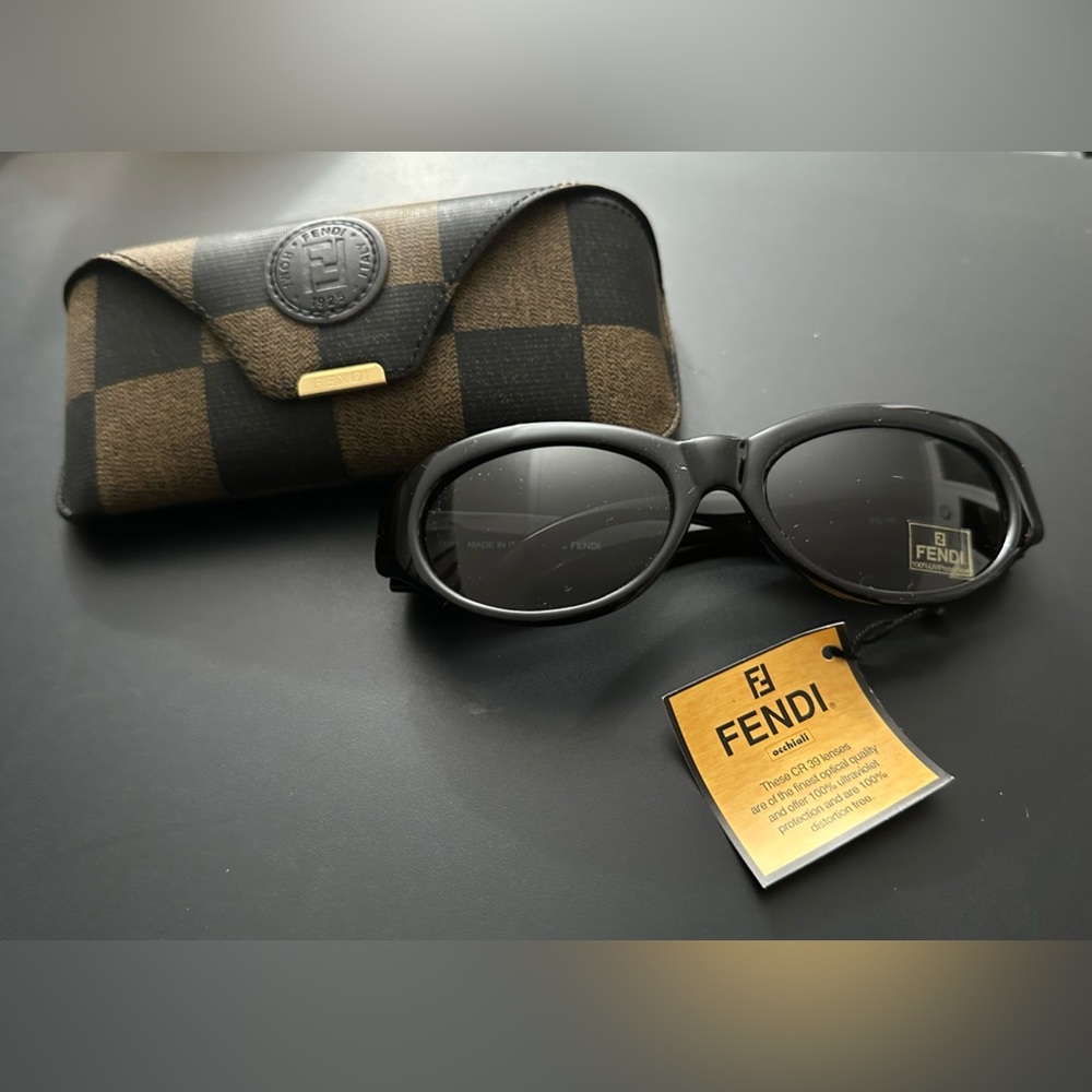 FENDI Logo Large Black Ebony Sunglasses FS152 Style With Case - New With Tags